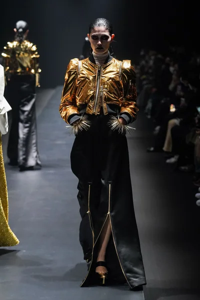 Look 18
